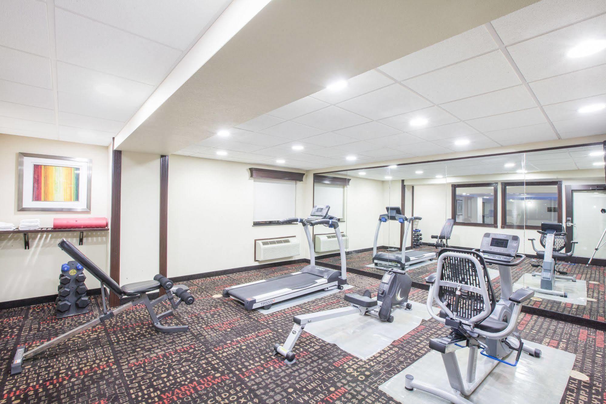 Sky Tree Hotels Tulsa Dış mekan fotoğraf
